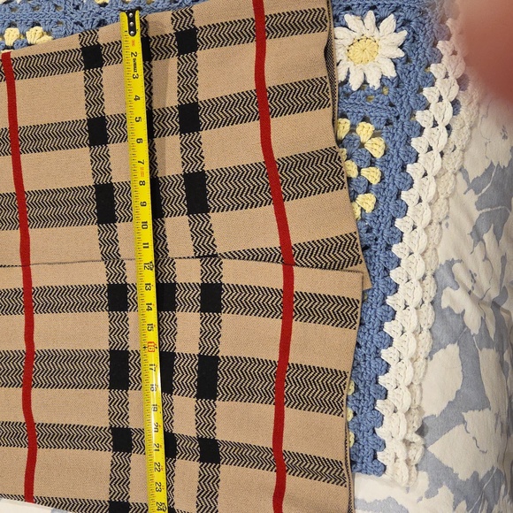 Leo & Nicole Black and White Knit Vest - Picture 6 of 6